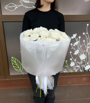Моно из белых кустовых хризантем