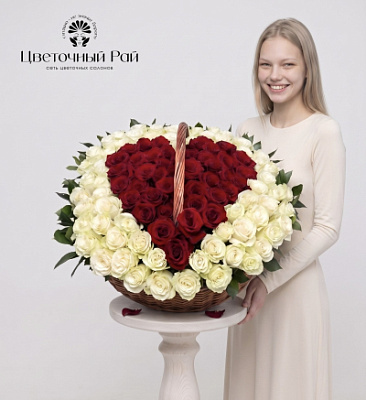 Корзина сердце из роз