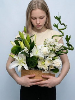 Корзина с бамбуком