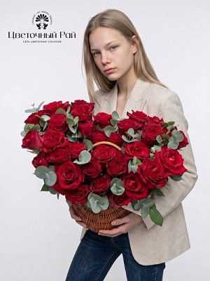 Корзина 35 бордовых роз Кения